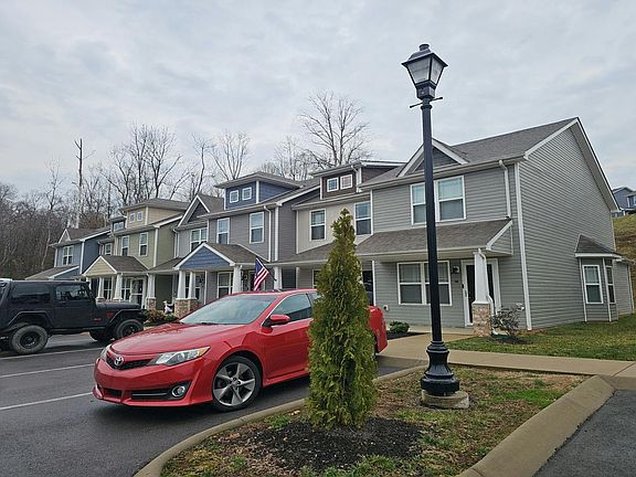 2nd image of 228 Woodland Valley Ln