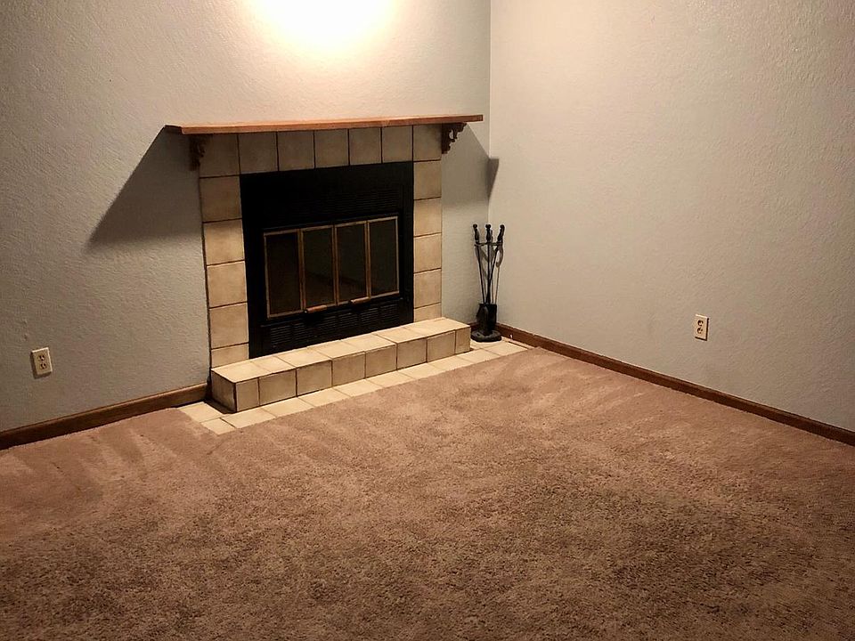 2nd image of 3505 S Lynn St APT A