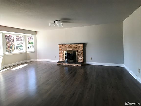 3rd image of 6515 69th St NE