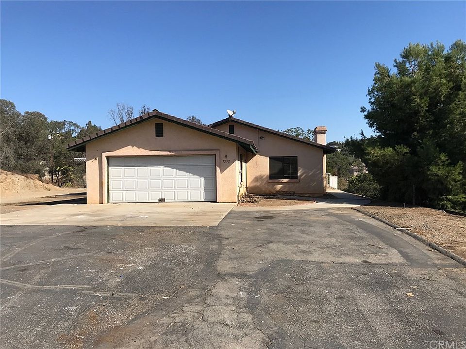 1st image of 1592 La Vine Ln
