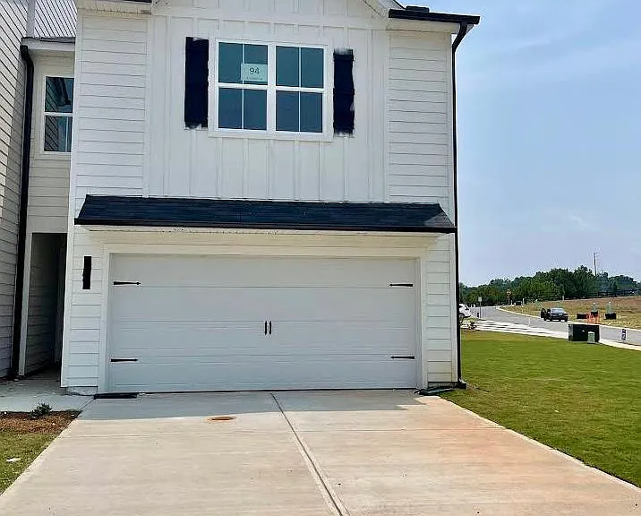 8 Lumpkin Ln — Photo 1