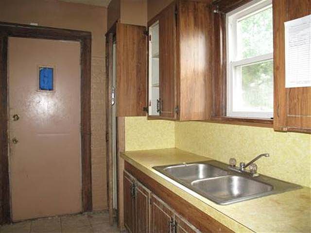 2nd image of 2809 E 63rd St