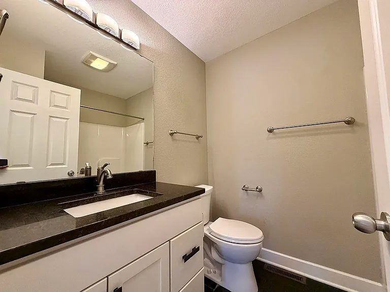 824 E Dayton St — Photo 16