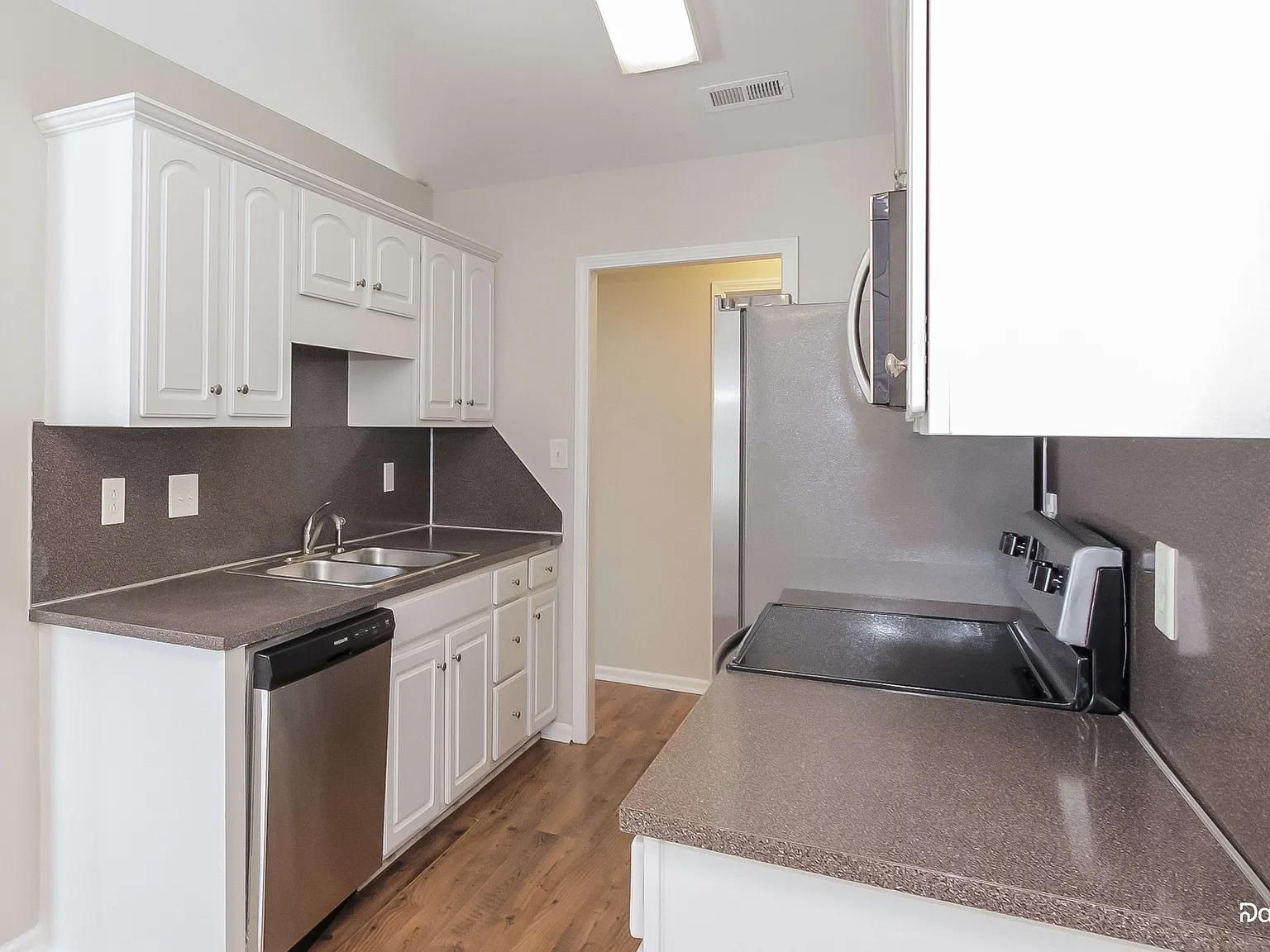3 bed, 2.0 bath, 1100 sqft, $1,675 — Photo 3