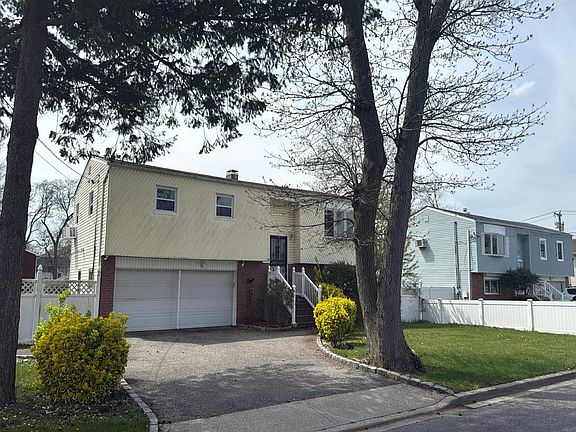 3rd image of 109 Margaretta Ave