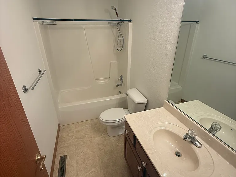 572 James Dr #572 — Photo 4