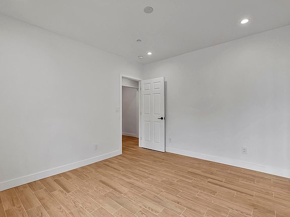 3rd image of 2543 N Lincoln Ave