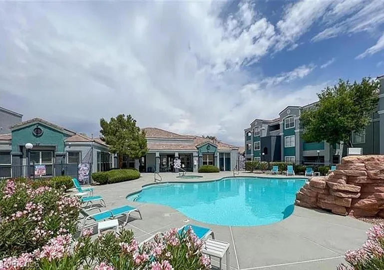 1 bed, 1.0 bath, 776 sqft, $1,195 — Photo 3