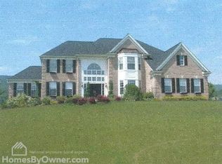 6 Stone Row Ln, Stewartsville, NJ 08886
