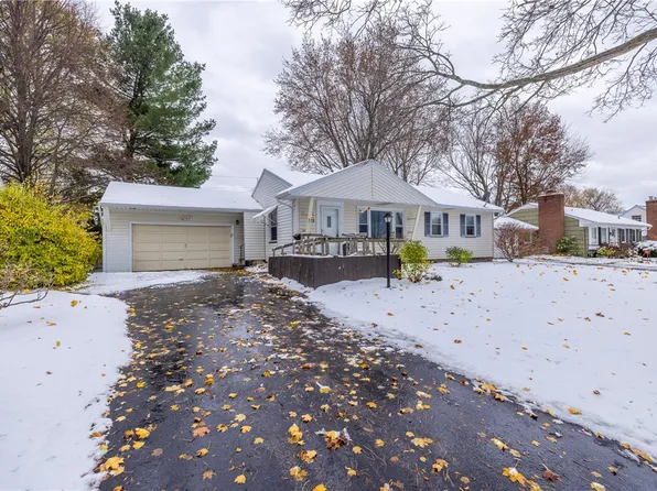 275 Sandalwood Dr, Rochester, NY 14616