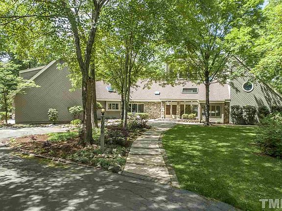 5th image of 1066 Canterbury Ln