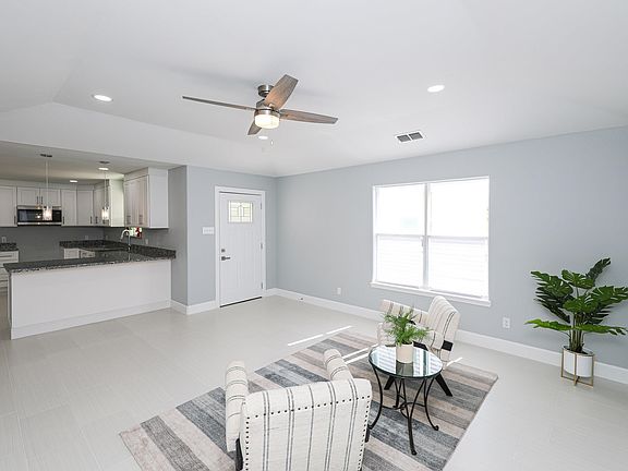 3rd image of 138 Alicante Dr