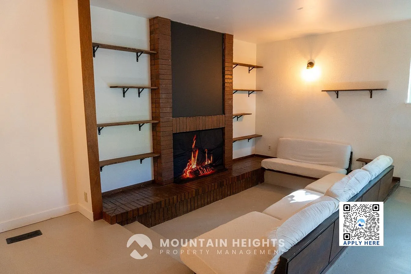 4 bed, 3.0 bath, 2500 sqft, $4,200 — Photo 1