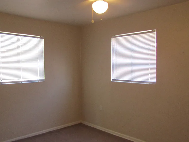 910 S Una Ave — Photo 9