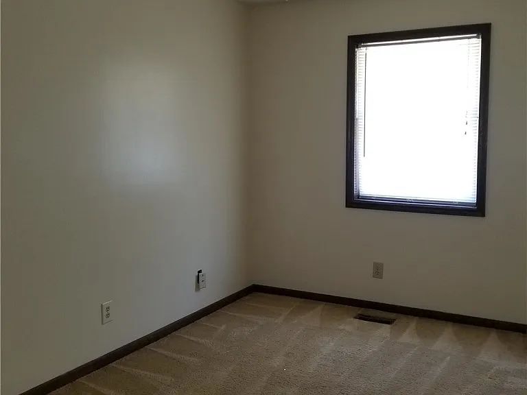 2401 Oak St #A — Photo 8