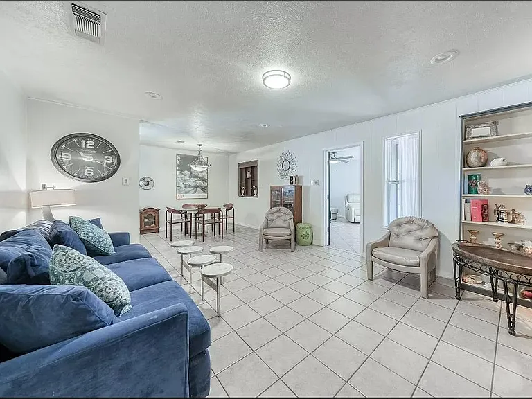 401 Rolling Hills Dr — Photo 7