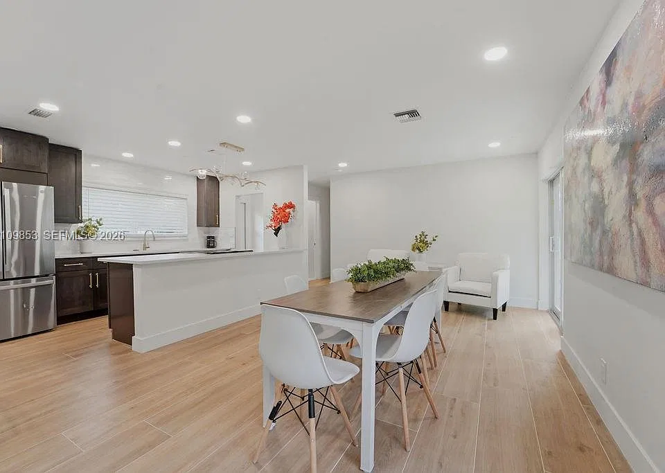 800 Alamanda Dr