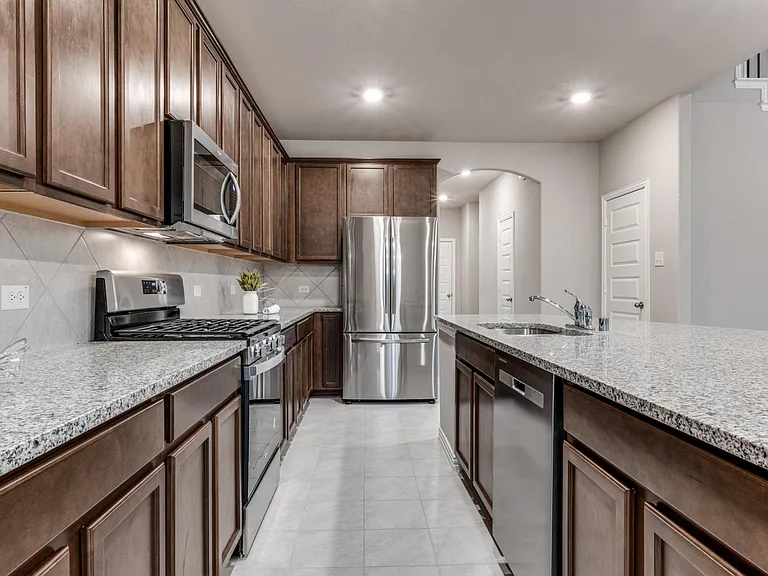 1237 Milfoil Dr — Photo 3