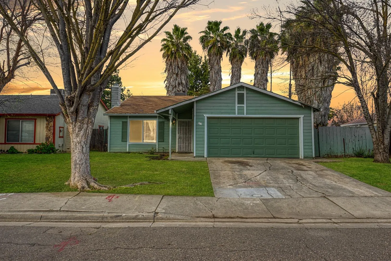 312 Barros St photo 1
