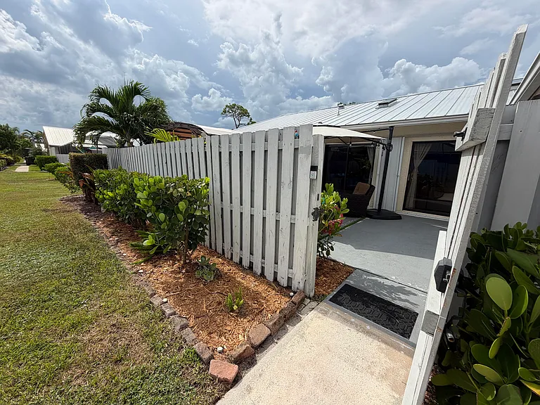 8847 Thumbwood Cir #A — Photo 35