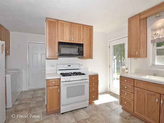5th image of 633 E Macarthur Dr