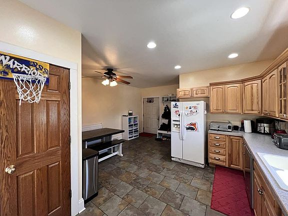 5th image of 107 Richards Street