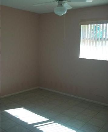 4th image of 411 Lake Evelyn Dr
