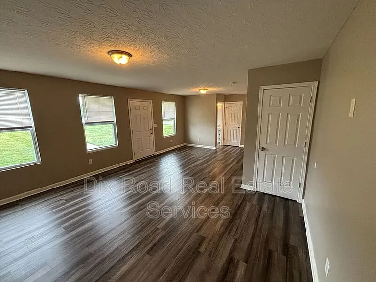 424 W Kemper Rd — Photo 6