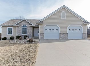 3713 Hawk Ave SW, Cedar Rapids, IA 52404