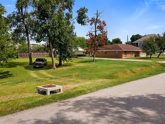 5th image of Eastbrook Dr