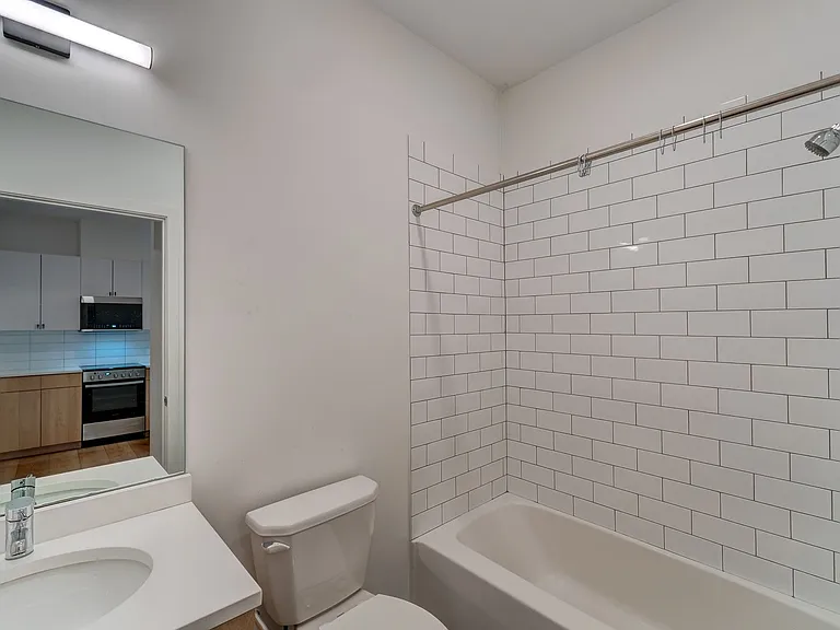 104 Howe St — Photo 38
