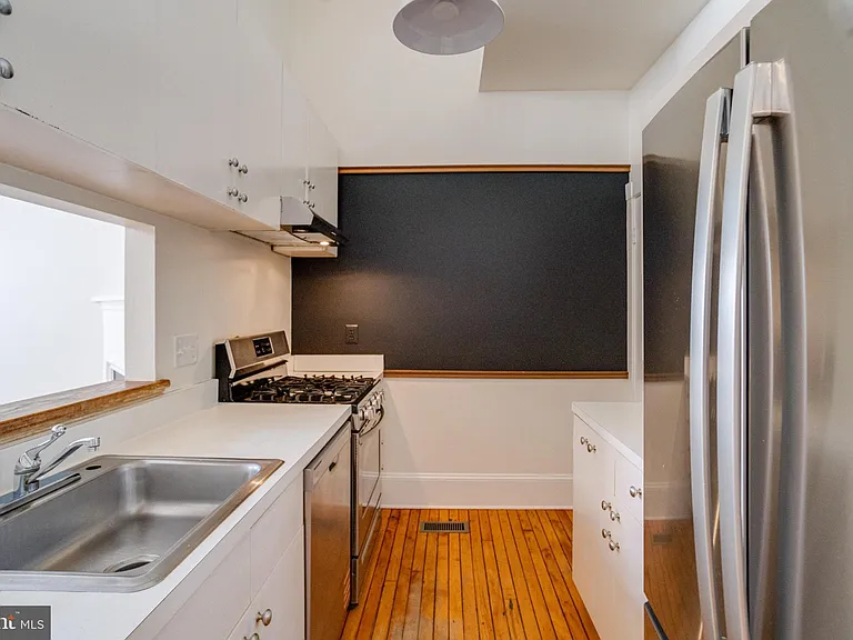 821 S Sharp St — Photo 7