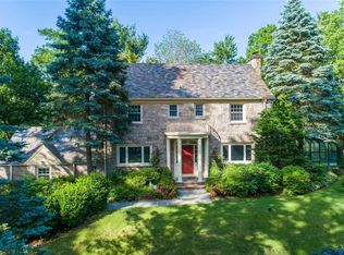1 Colonial Dr, Huntington, NY 11743