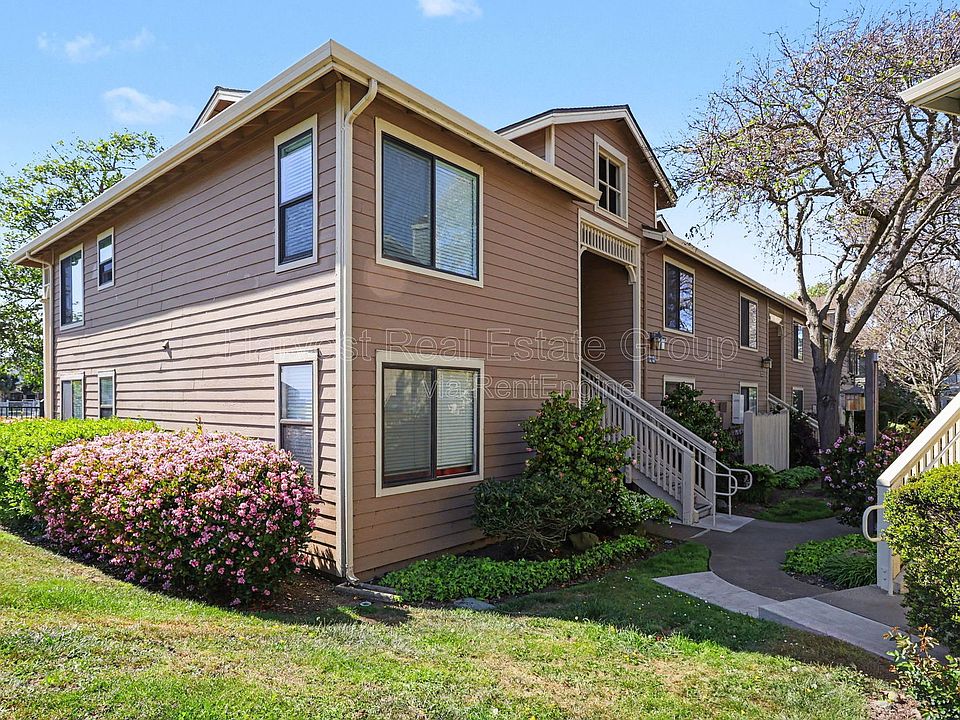 1st image of 198 Lakeshore Ct #1