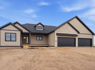 376 Moelter Ln, Hudson, WI 54016