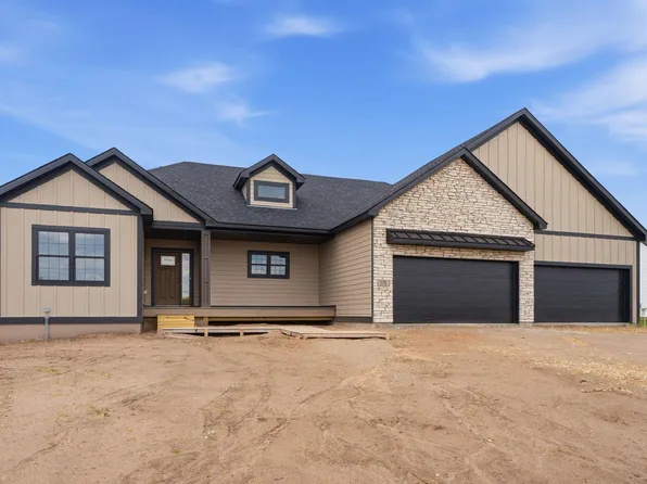376 Moelter Ln, Hudson, WI 54016