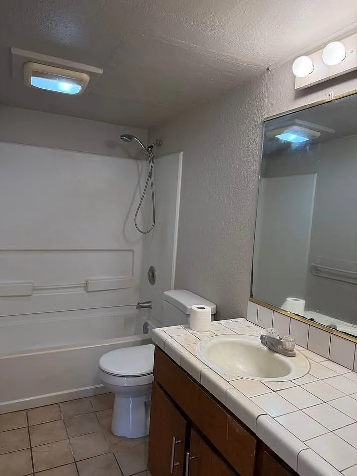 4560 Menehune Road - Unit B — Photo 3