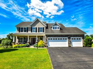 2000 Plantation Dr, Saxonburg, PA 16056