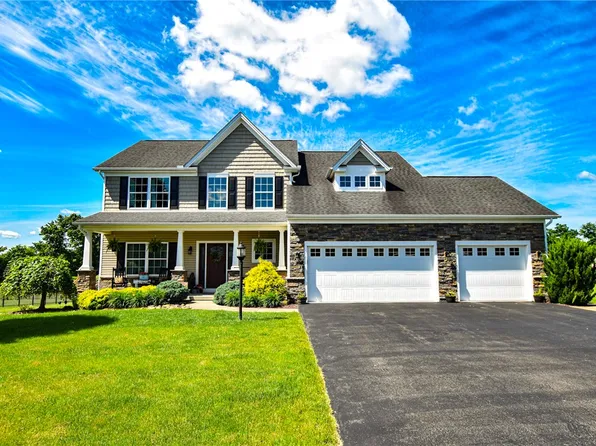 2000 Plantation Dr, Saxonburg, PA 16056