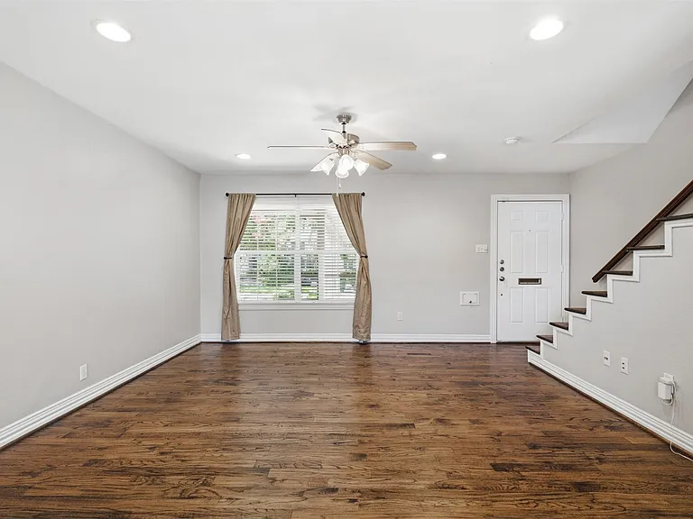 4734A Bradford Dr — Photo 9