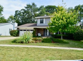 1502 N Scully Dr, McHenry, IL 60050