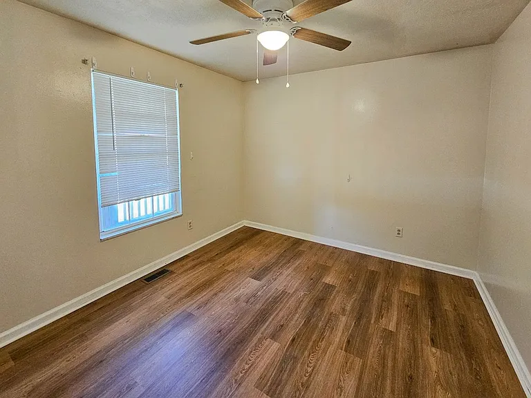 1424 Nolan Ave — Photo 5