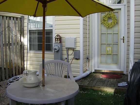 Charming Backyard - Rear Entrance in to Living Room