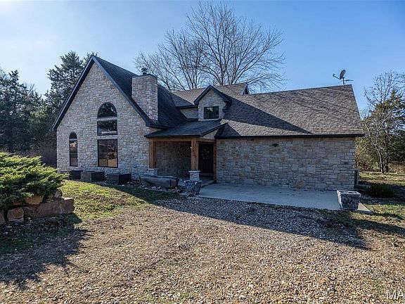 2nd image of 20250 Crabapple Rd