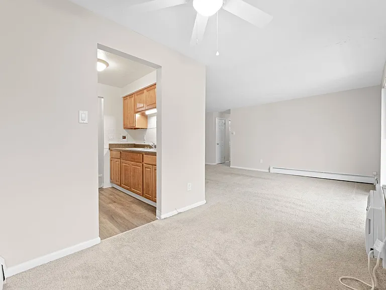 The Hillcrest Apartments — Photo 32