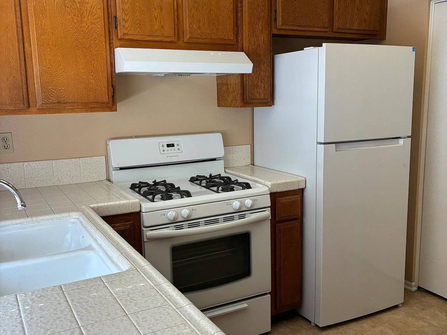 2 bed, 785 sqft, $2,300 — Photo 2