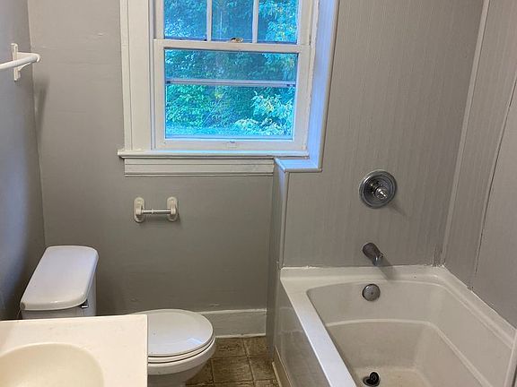 3rd image of 337-339 Rosewood Ave