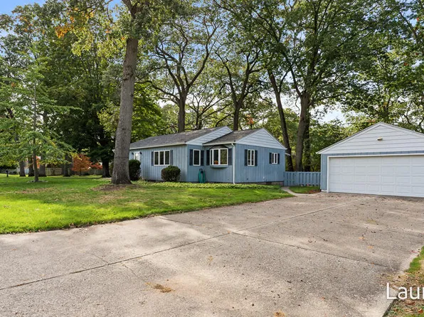 3761 Diversey St, Norton Shores, MI 49441
