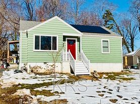 1103 Forest Hills Ave