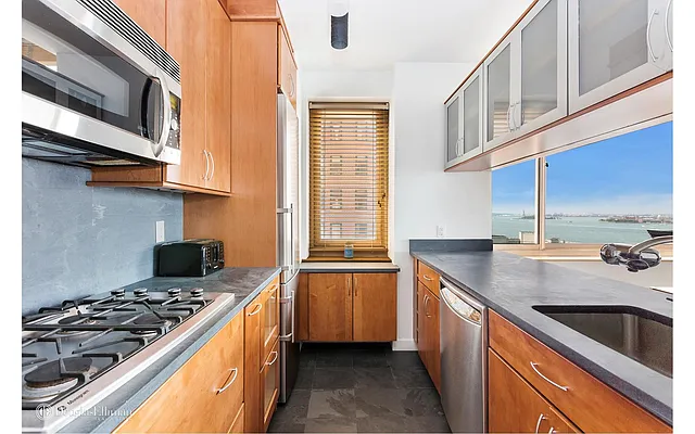 Rented by Douglas Elliman | media 7